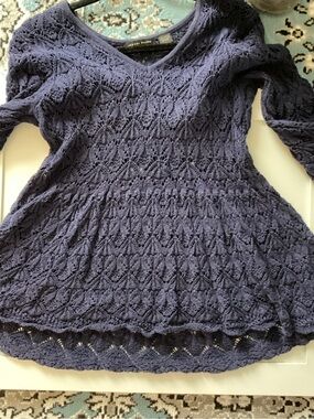 JEANNE PIERRE Lace-Pattern V-Neck Sweater in Navy